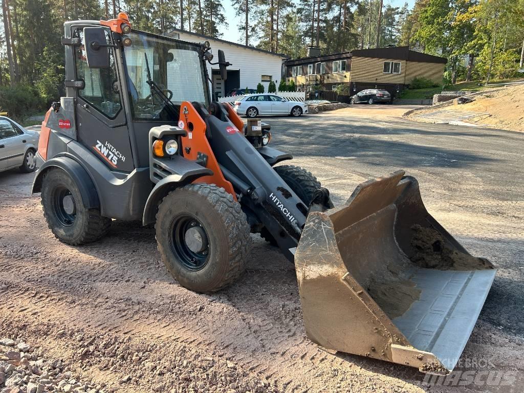 Hitachi ZW 75 Gumikerekes homlokrakodók