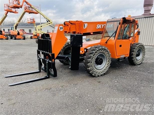 SkyTrak 10054 Teleszkópos rakodók
