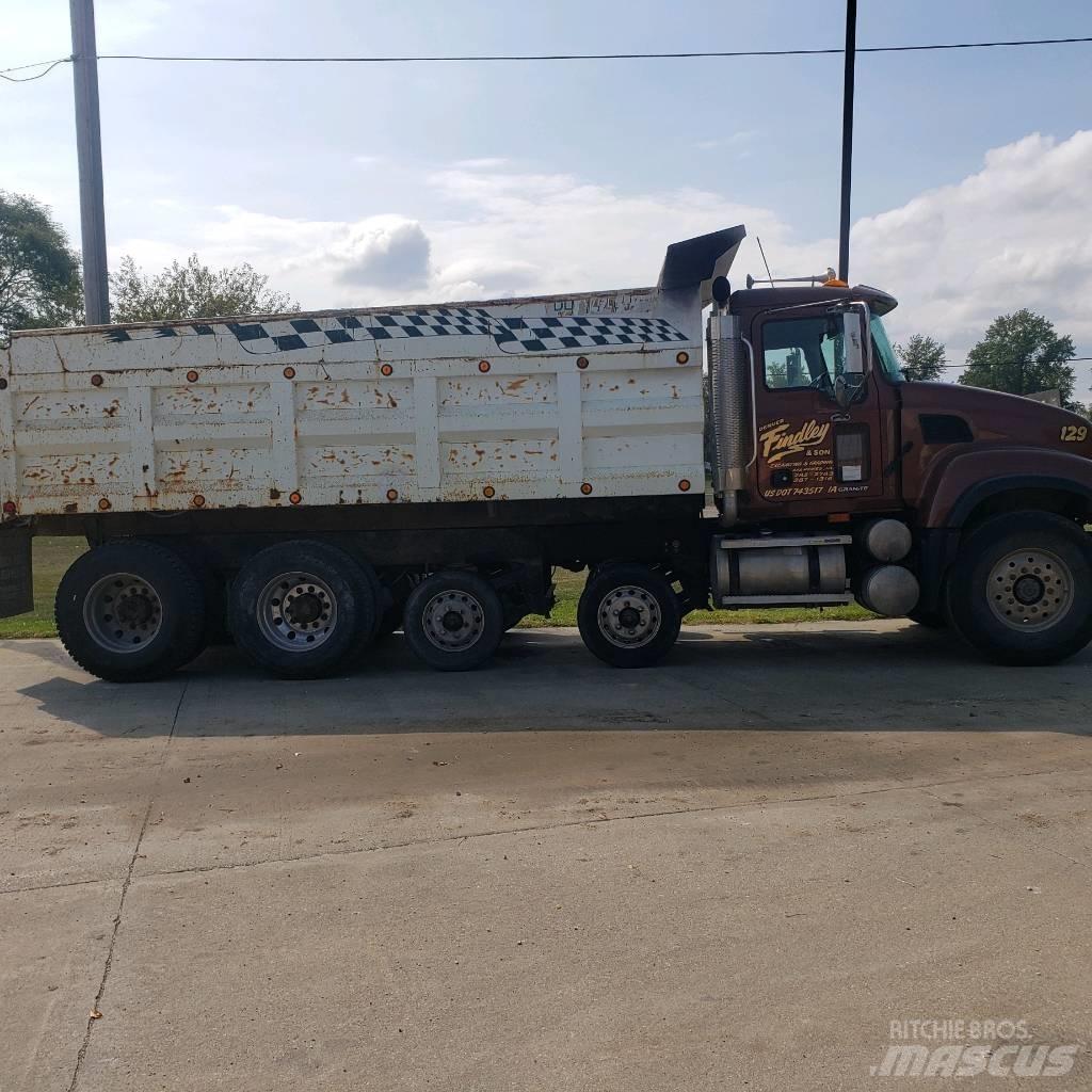 Mack CV 713 Billenő teherautók
