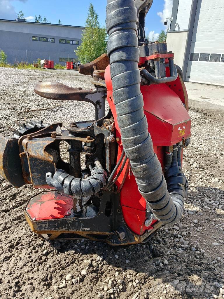 Komatsu 931 Betakarítók
