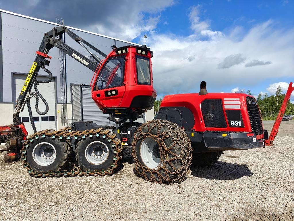 Komatsu 931 Betakarítók
