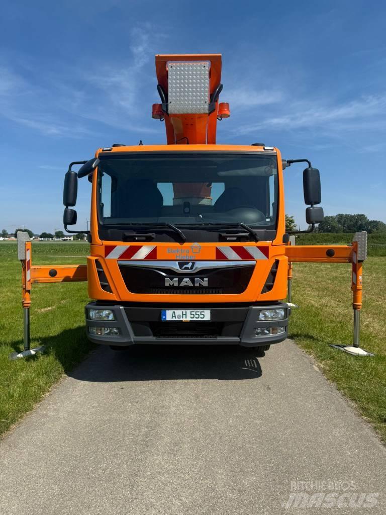 Palfinger P 300 KS Teherautóra szerelt emelők és állványok