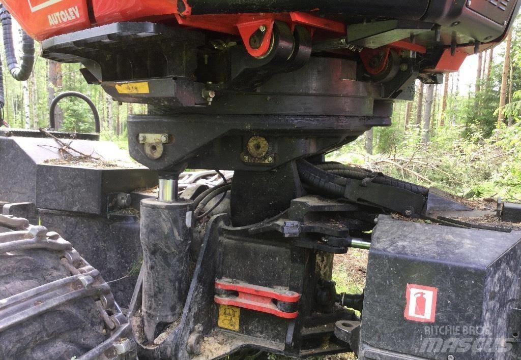 Komatsu 931 Betakarítók
