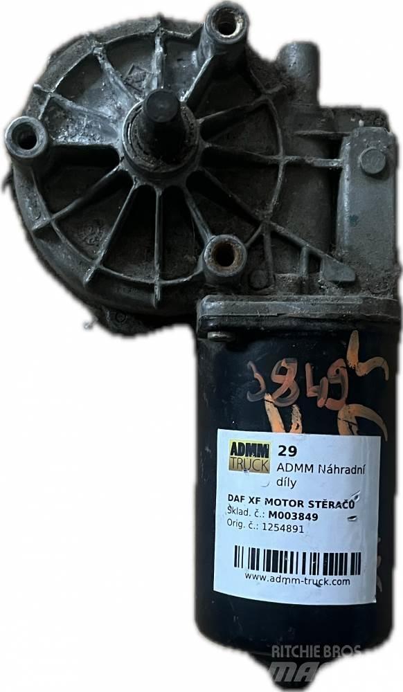 DAF XF MOTOR STĚRAČŮ Motorok