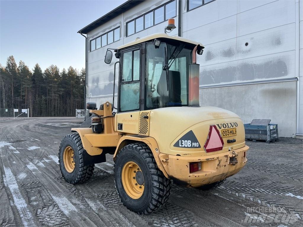 Volvo L 30 B Gumikerekes homlokrakodók