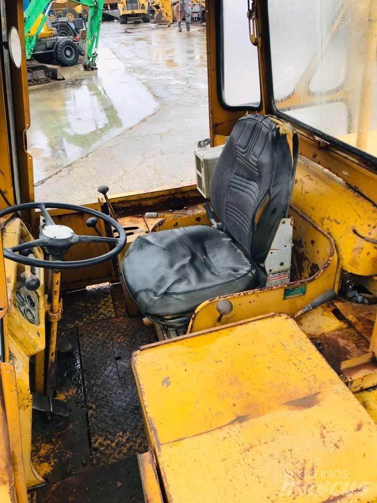 CAT 944 Gumikerekes homlokrakodók