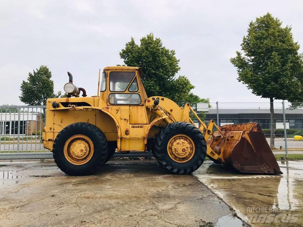 CAT 944 Gumikerekes homlokrakodók