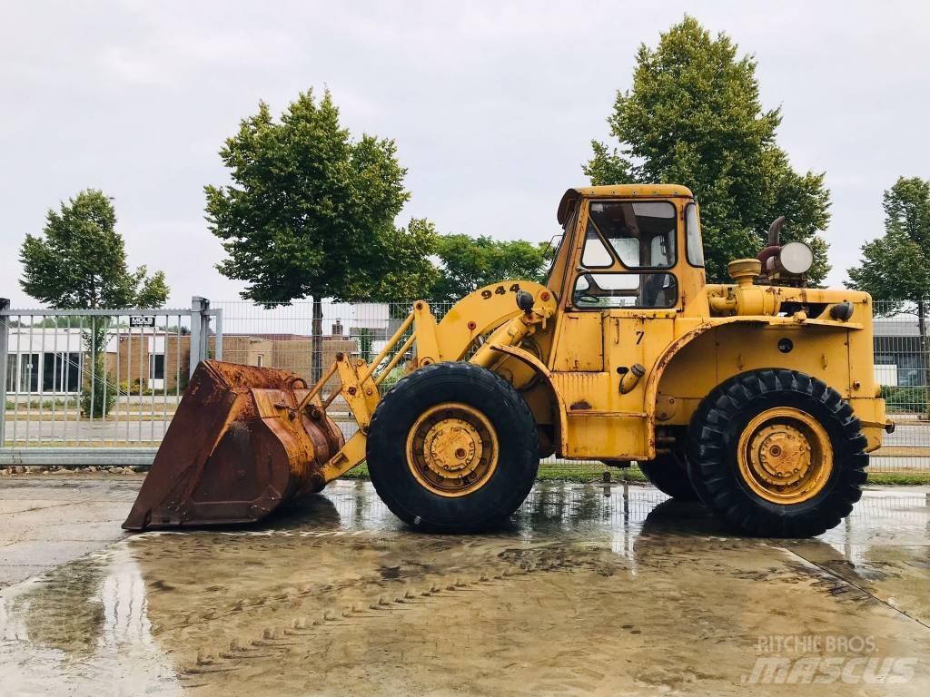 CAT 944 Gumikerekes homlokrakodók