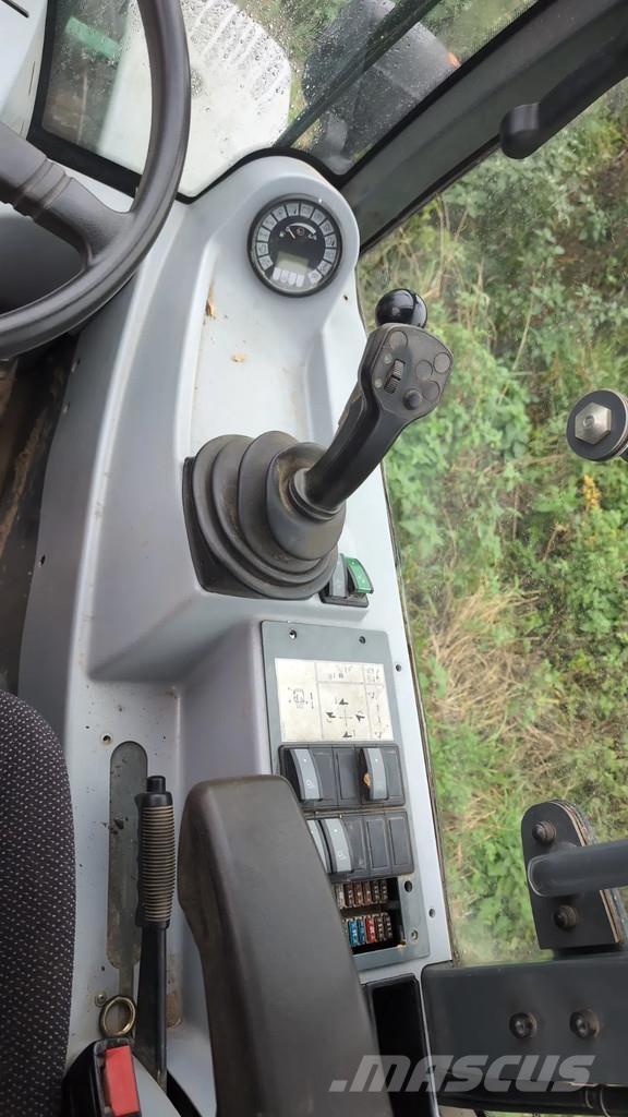 Kramer 750 Gumikerekes homlokrakodók