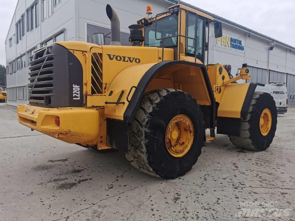 Volvo L220F Gumikerekes homlokrakodók