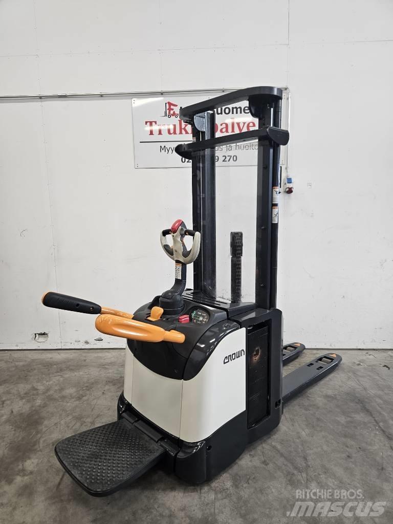 Crown ETi 4000 1.6 Elektromos gyalogkíséretű targoncák