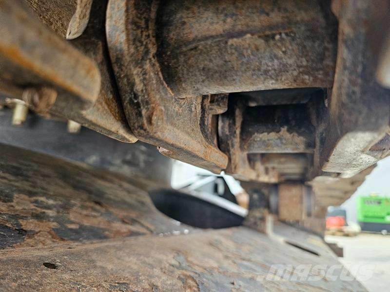 Hitachi ZX 135 US-6 Lánctalpas kotrók