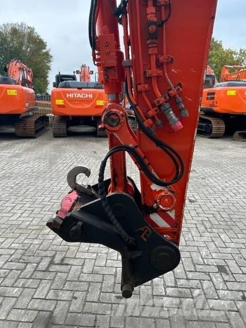 Hitachi ZX 170 W-3 Gumikerekes kotrók