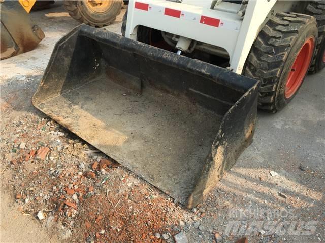 Bobcat S 130 Kompaktrakodók