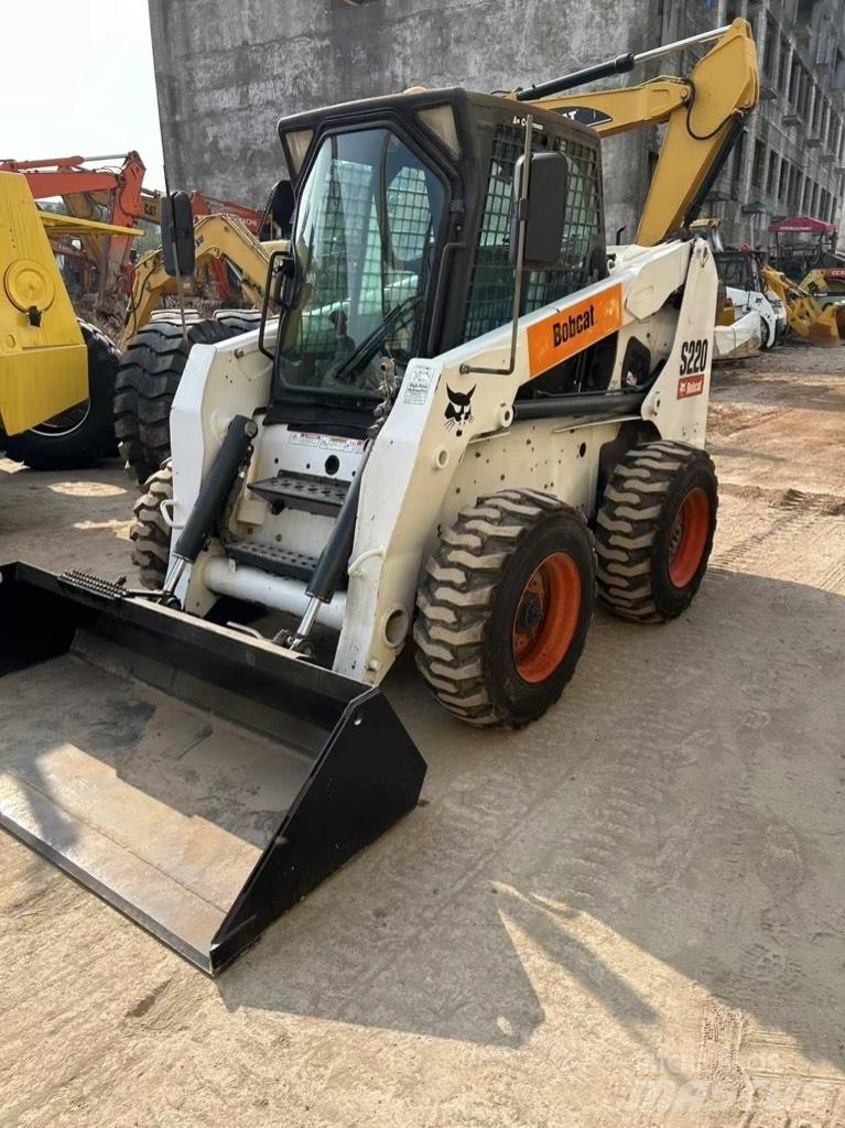 Bobcat S 220 Kompaktrakodók
