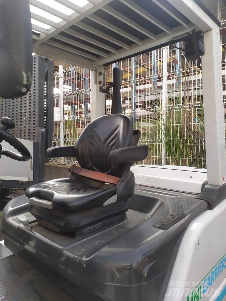UniCarriers D1F4A40Q Oldalvillás targonca
