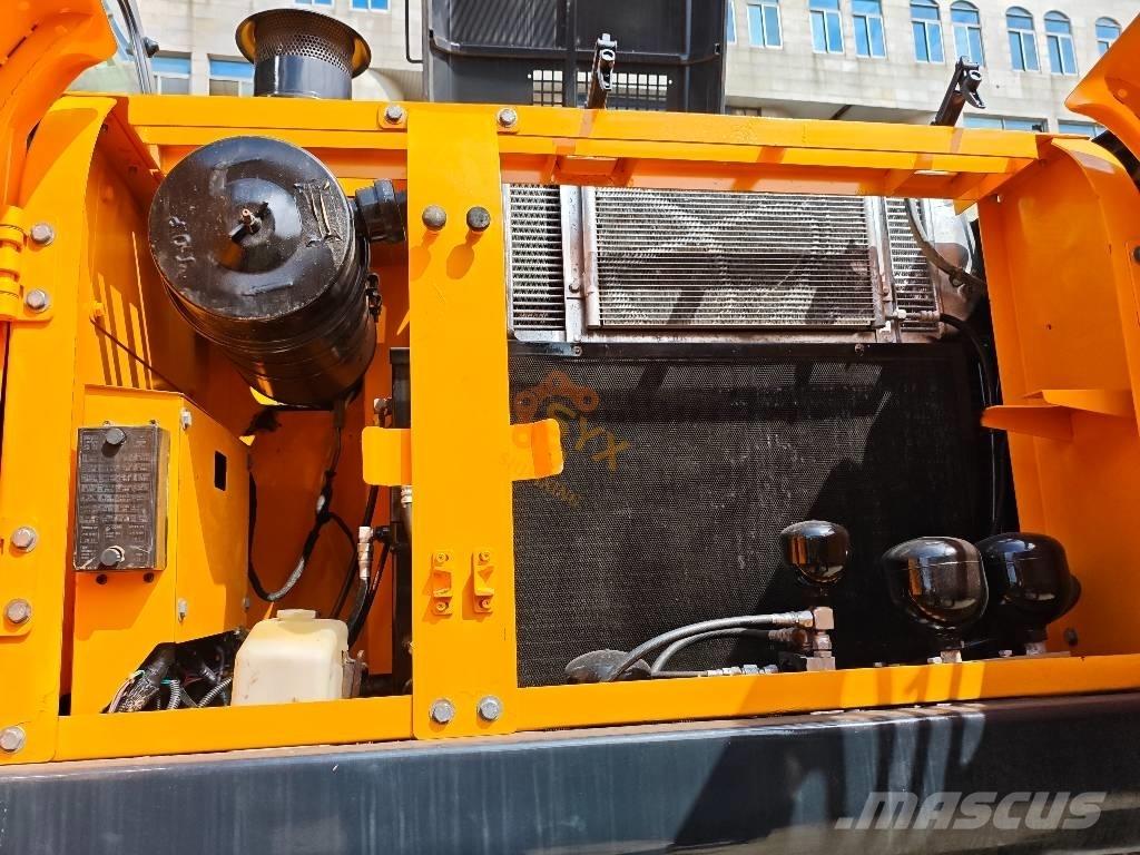 Hyundai 210W-9 Gumikerekes kotrók