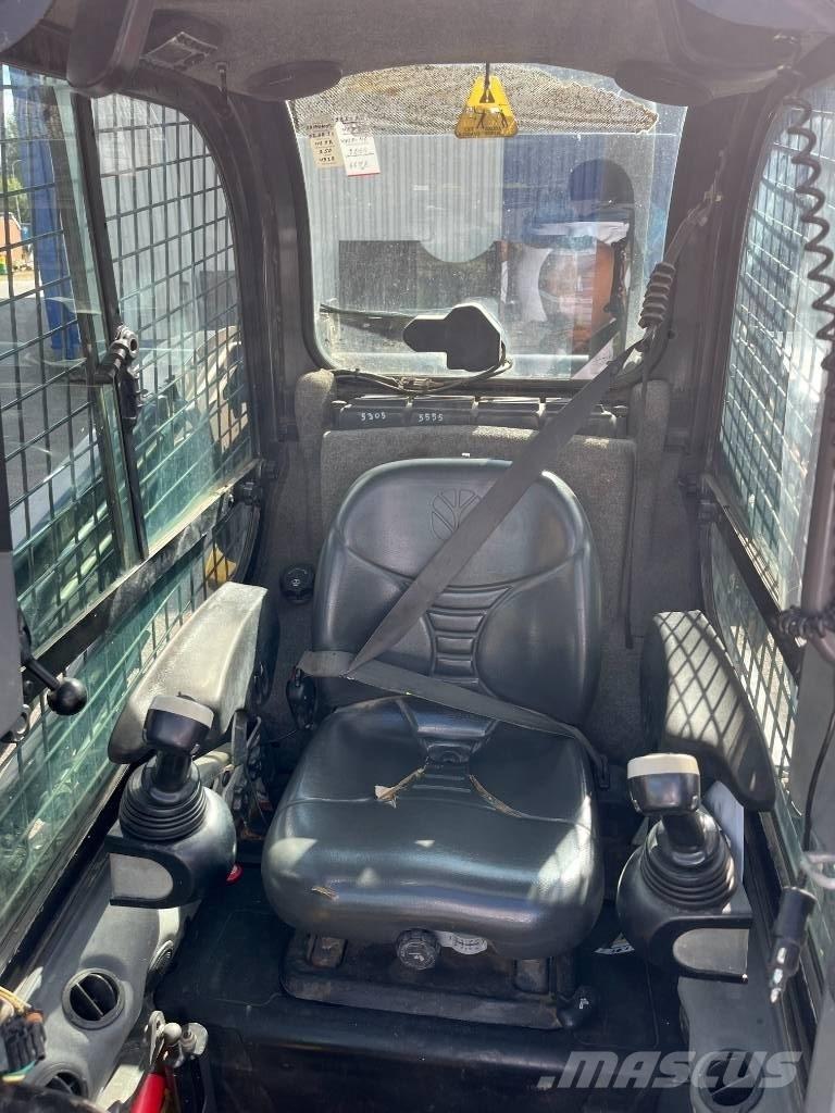 New Holland L 218 Kompaktrakodók