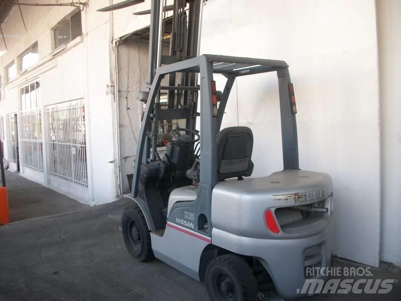 Nissan PL02A25 Gázüzemű targoncák