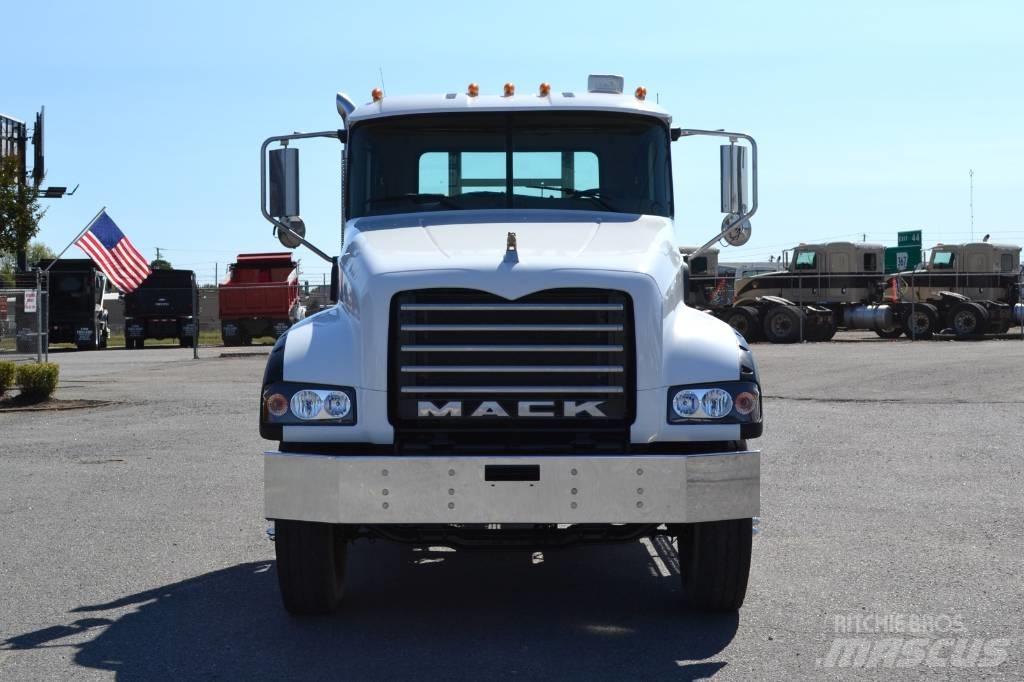 Mack Granite GU 713 Nyergesvontatók