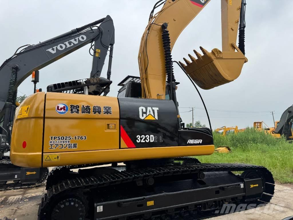 CAT 323D2 Lánctalpas kotrók