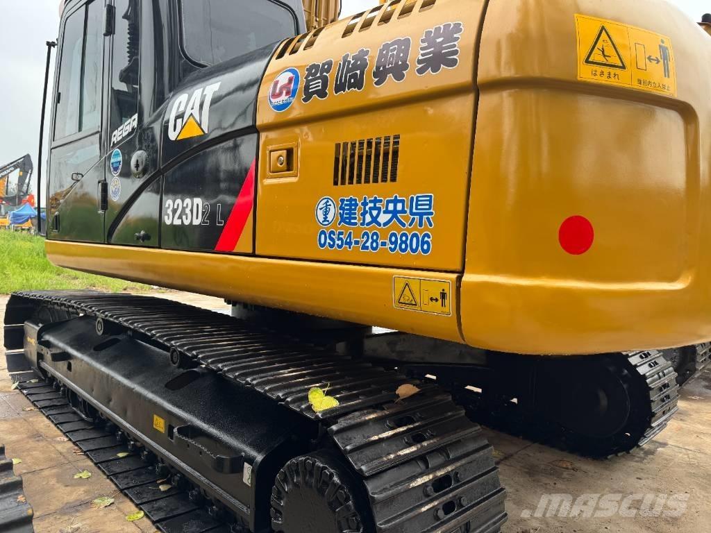 CAT 323D2 Lánctalpas kotrók