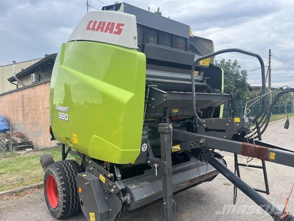 CLAAS Variant 380 Körbálázók