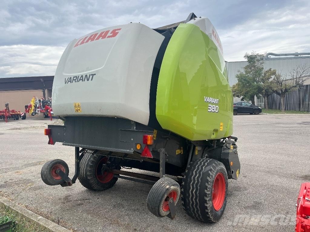 CLAAS Variant 380 Körbálázók