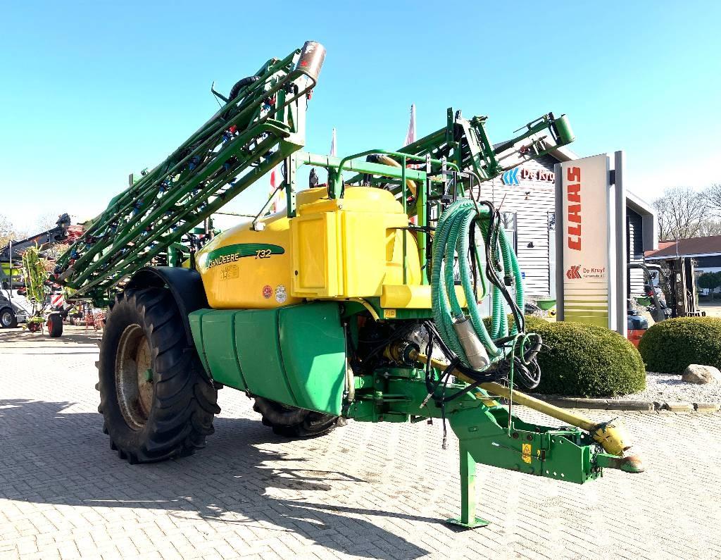 John Deere 732 Vontatott trágyaszórók