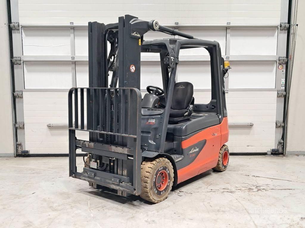 Linde E30L-01 Elektromos targoncák