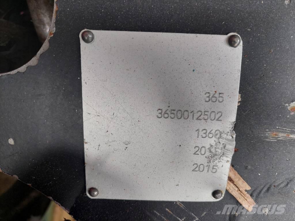 Komatsu 365.1 Betakarító fejek