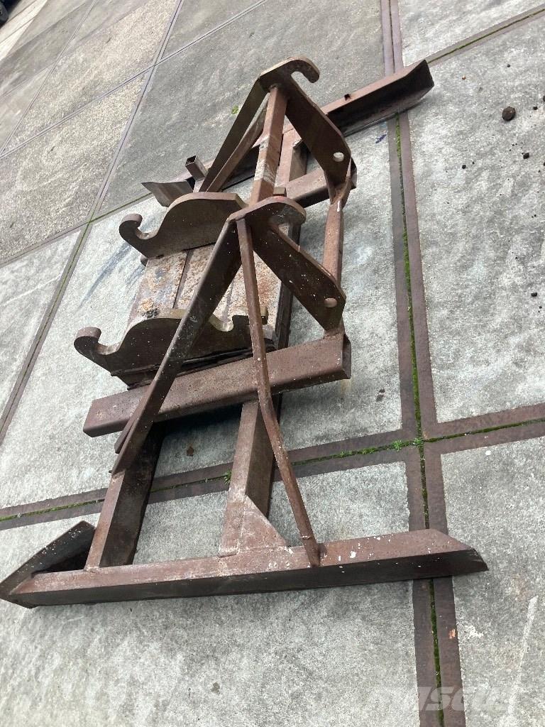 Weidemann 3110 d d Gumikerekes homlokrakodók