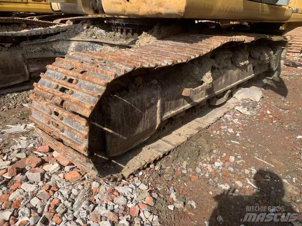 CAT 323D2 Lánctalpas kotrók