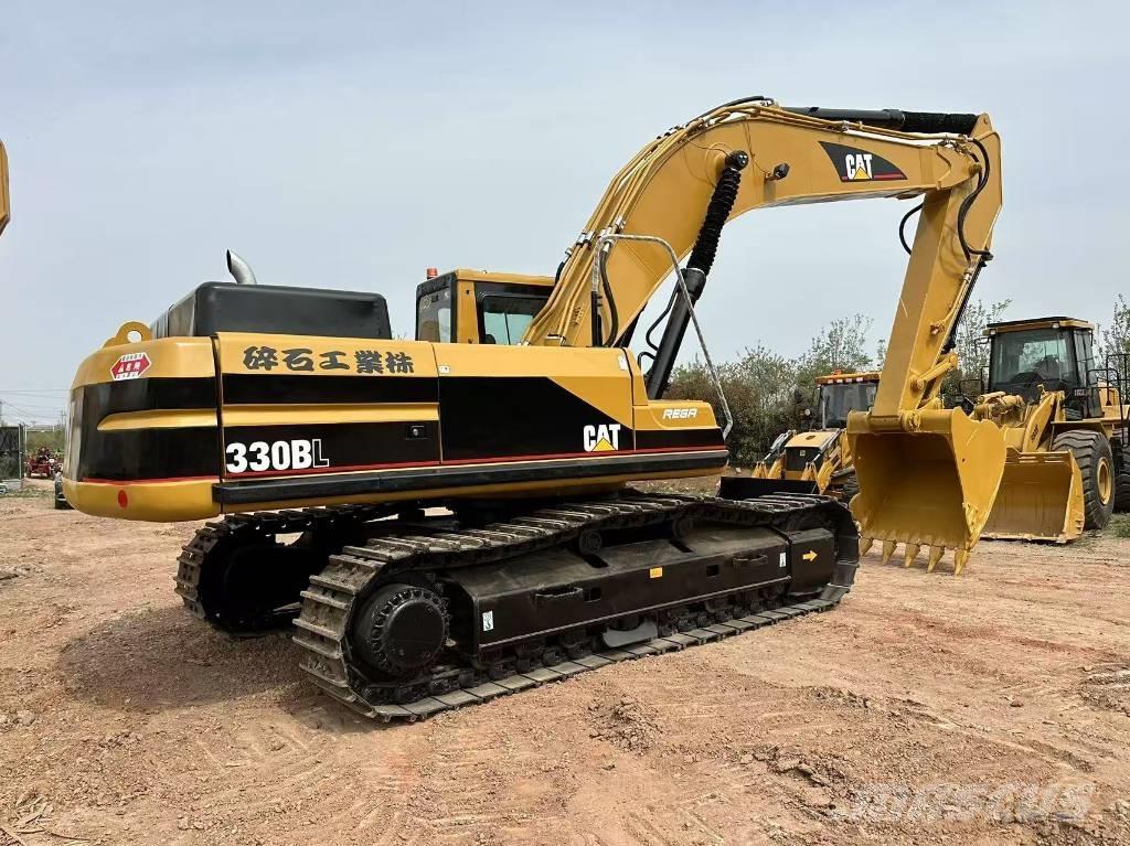 CAT 330 B L Lánctalpas kotrók