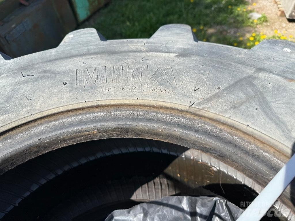 Mitas 405/70-20 Gumiabroncsok, kerekek és felnik