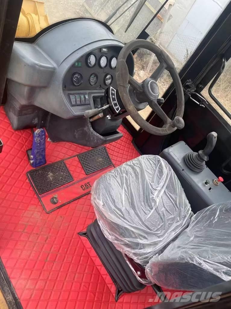CAT 950H Gumikerekes homlokrakodók