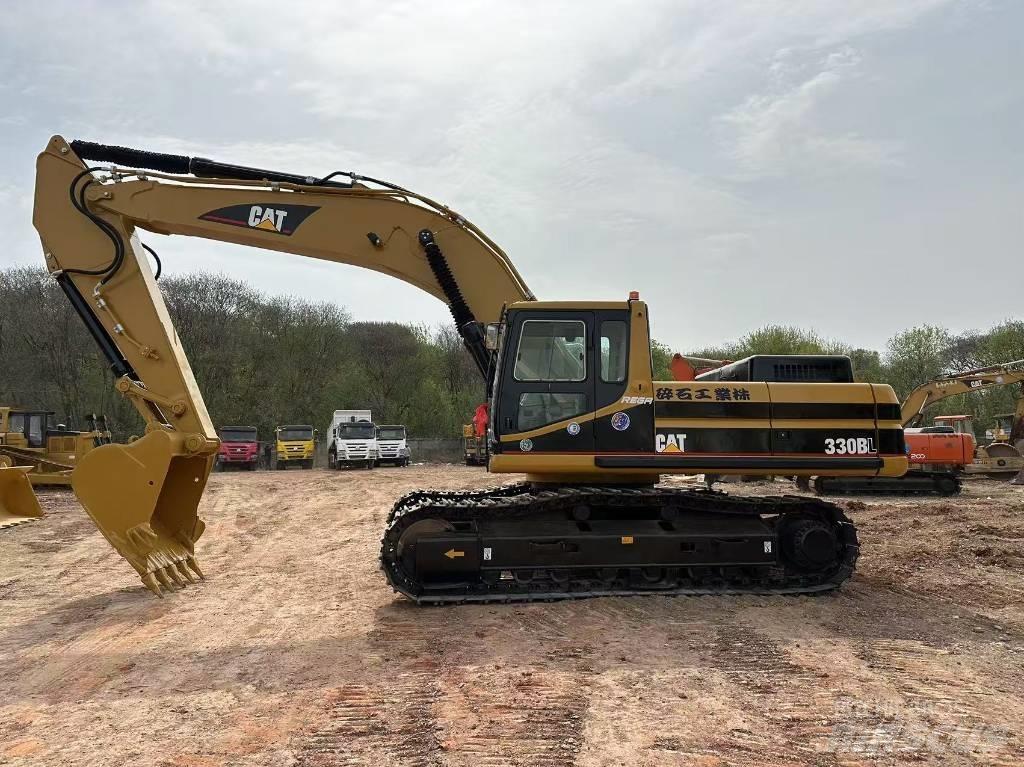 CAT 330 B L Lánctalpas kotrók