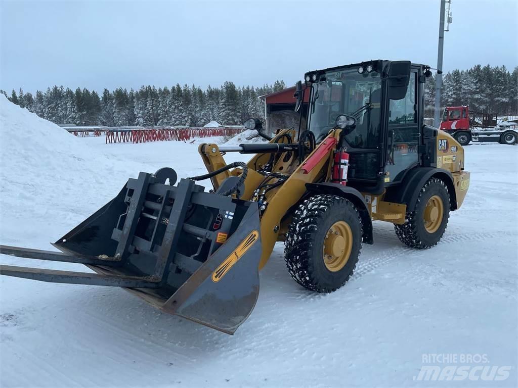 CAT 906 High Spec Gumikerekes homlokrakodók