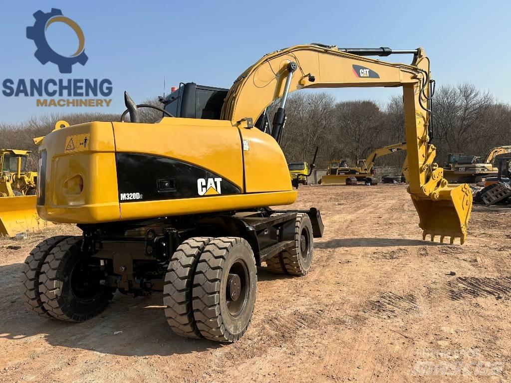 CAT M 320 D2 Gumikerekes kotrók