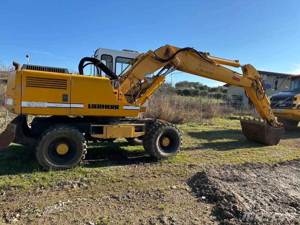 Liebherr 902 Gumikerekes kotrók