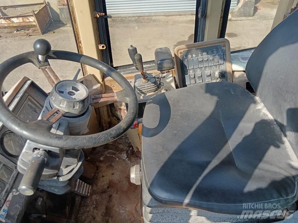 CAT 924 F Gumikerekes homlokrakodók