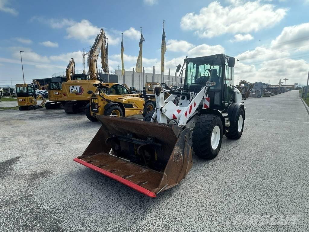 CAT 908 M Gumikerekes homlokrakodók