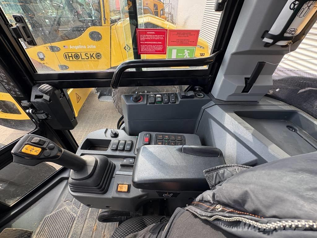 CAT 906 Gumikerekes homlokrakodók