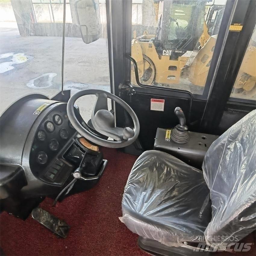 CAT 966H Gumikerekes homlokrakodók
