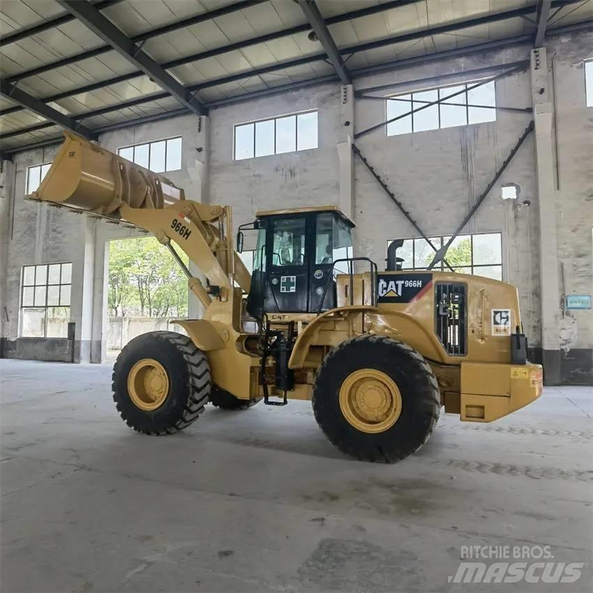 CAT 966H Gumikerekes homlokrakodók