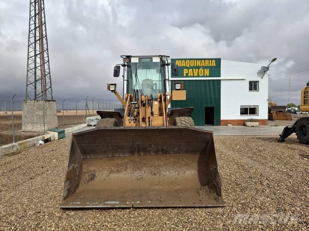 CASE 521 D Gumikerekes homlokrakodók