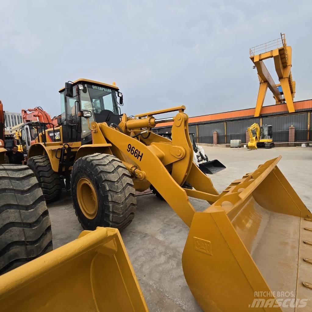 CAT 966 H Gumikerekes homlokrakodók