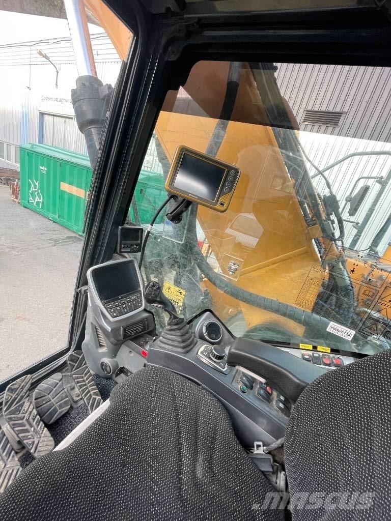 Hyundai HX 260 L Lánctalpas kotrók