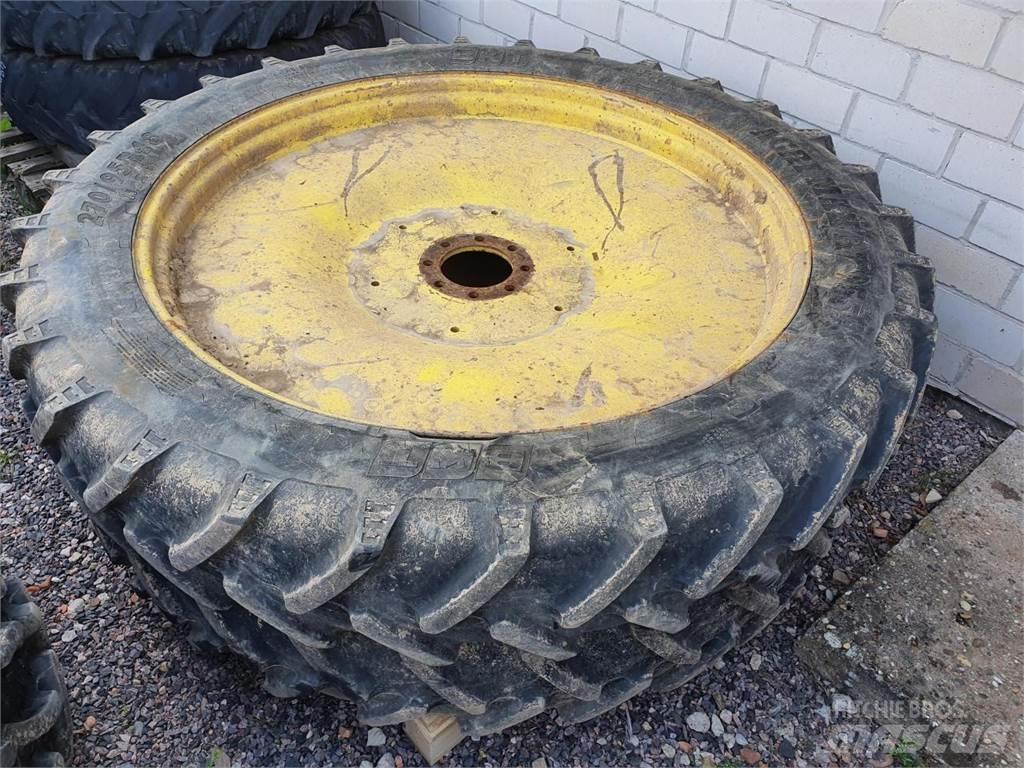 BKT 270/95R48 x2 Gumiabroncsok, kerekek és felnik