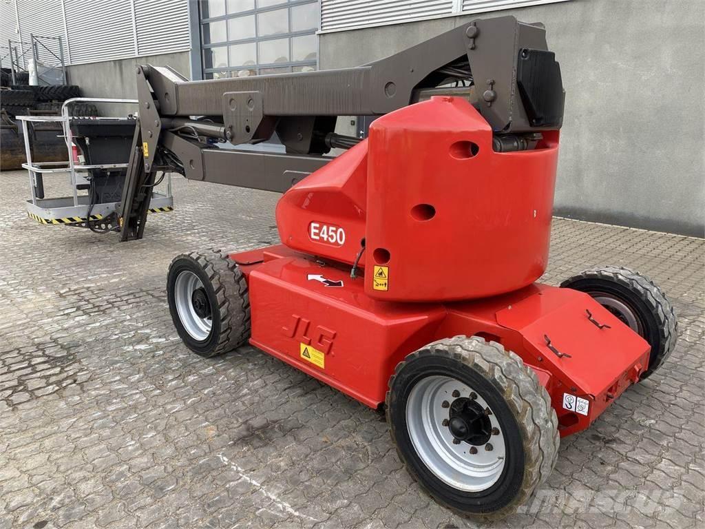 JLG E450AJ Karos emelők